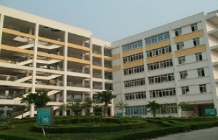 娄底市蓝圃学校复读部