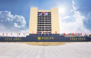 益阳市南县湖心中学复读部